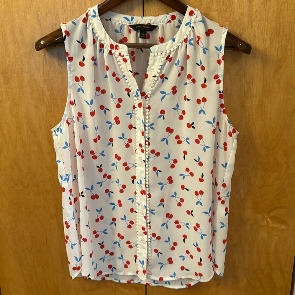 Banana Republic cherry 🍒 print sleeveless blouse size medium